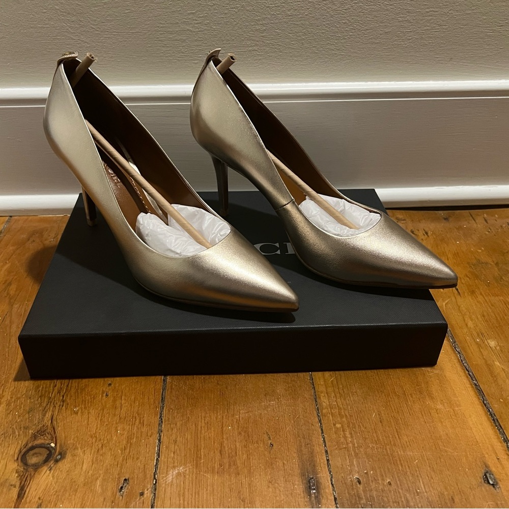 NWT Coach 85MM Champagne Leather Pumps Size 8 w box and dust bag - Picture 7 of 9